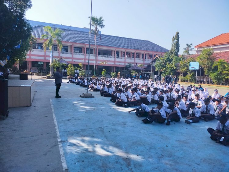 Cegah Kenakalan Remaja, Polres Lamongan Beri Edukasi Pelajar Tentang Bahaya Narkoba dan Bullying